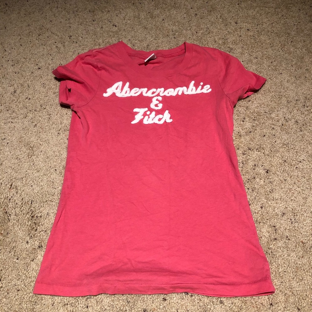 Abercrombie & Fitch Pink Scoop T-Shirt. Size: M